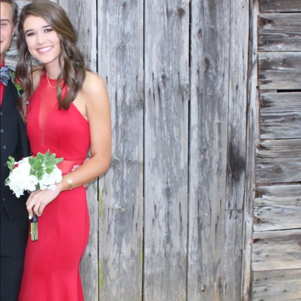 Red dress - Picture 4 of 5